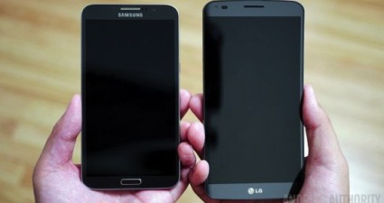 LG-G-Flex-vs-Samsung-Galaxy-Round-Quick-Look-Hands-on-AA-7-of-11-645x362